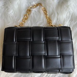 Chain strap handbag, cute and stylish